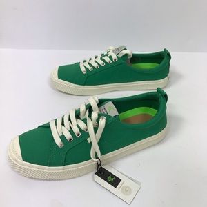 NWT Cariuma green canvas shoes women 11